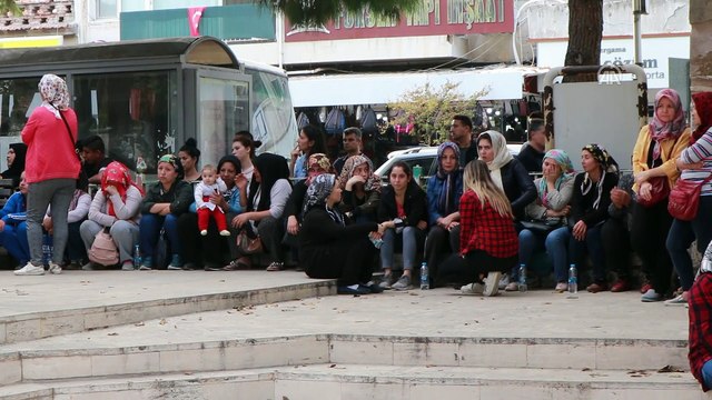 İzmir'de tekstil atölyesinin duvarının çökmesi