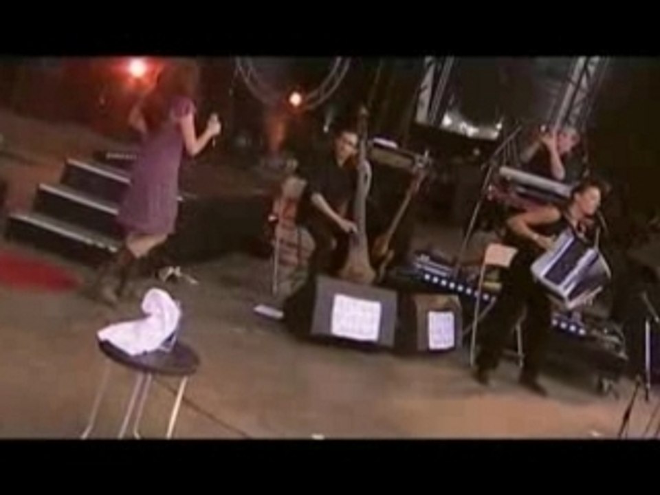 Olivia Ruiz - Vieilles Charrues 2006.4/4