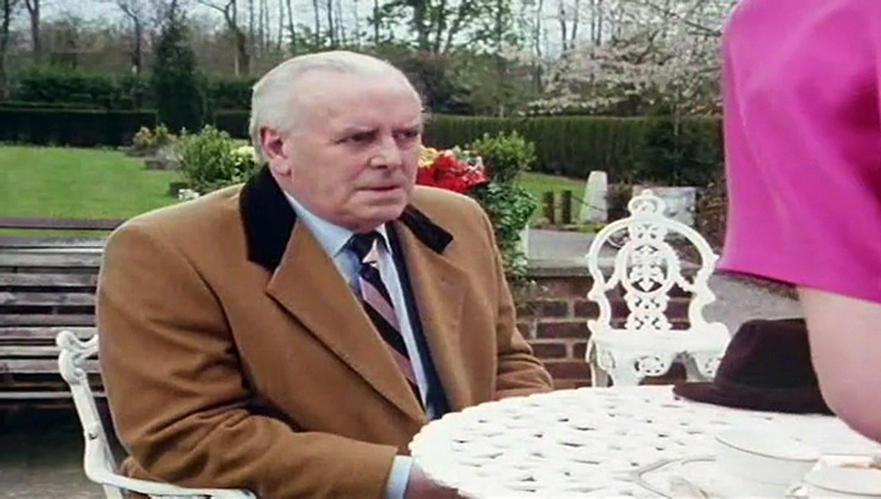 Minder  S08  E05  Guess Who's Coming To Pinner