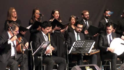 Omar Türk Müziği Hakkari’de konser verdi