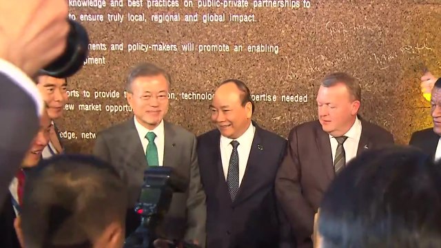 문재인 대통령, 7박 9일 유럽 순방 마치고 귀국길 / YTN