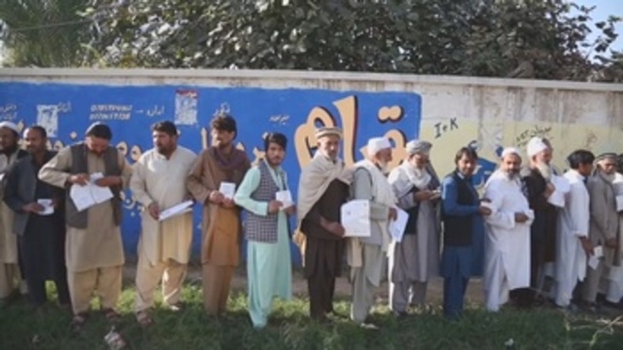 Afganistán vota en masa en sus ciudades a pesar de amenazas de los talibanes