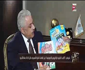 طارق شوقى يفاجئ "وائل الإبراشى" بالكتب المزورة على الهواء