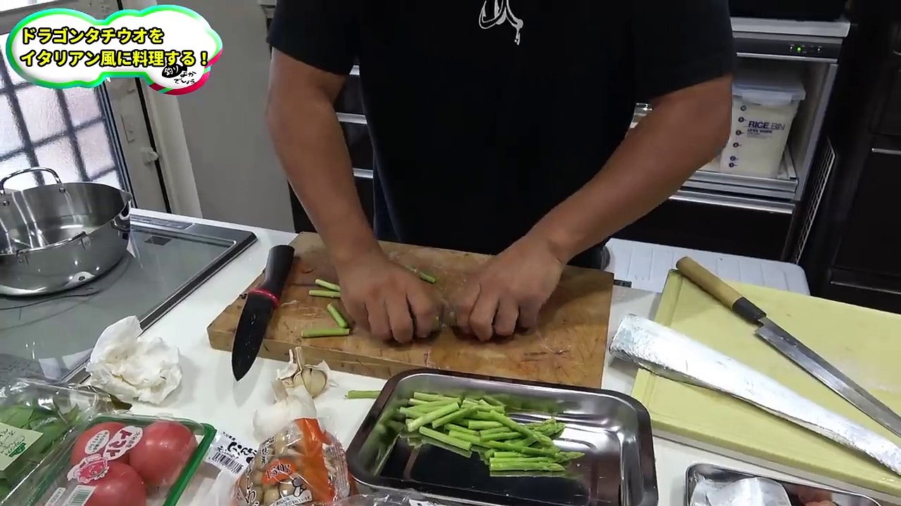 ドラゴンと呼ばれる巨大な太刀魚を料理する！