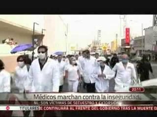 Médicos realizan marcha silenciosa contra inseguridad en Monterrey