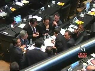 Tras acuerdo de las bancadas del PAN y PRI se aprueba Reforma Laboral