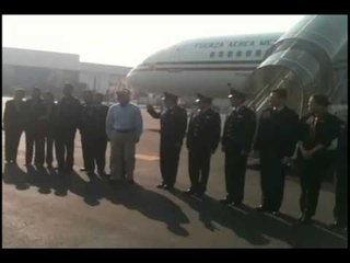Le cantan Las Golondrinas a Calderón en último viaje