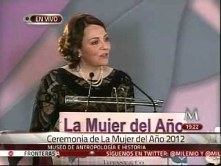 Recibe María del Carmen Alanís premio a La Mujer del Año 2012