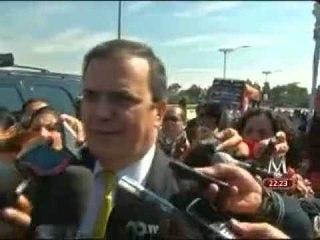 Le entonan "Las Golondrinas" a Ebrard en la Basílica de Guadalupe