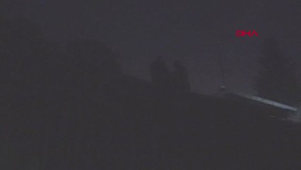 Bolu - Çatıda Mahsur Kalan Manda Vinçle Kurtarıldı