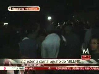 Agreden a camarógrafo de MILENIO durante salida de presos del #1DMx en Reclusorio Norte