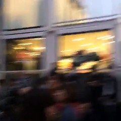 Look at all the people waiting to get tickets for hiragana Keyakizaka46!