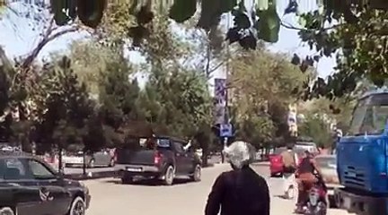 اين هم برخورد يكي از كانديدان پارلمان جديد كه قرار است داشته باشيم. محل: حادثه مكروريان چهارمزمان: دیروز حوالي ١٢:٠٠ چاشت
