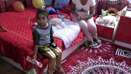 Baby care and feeding | How to feed a baby | Newborn baby | Mom and baby tutorial videos: 12
