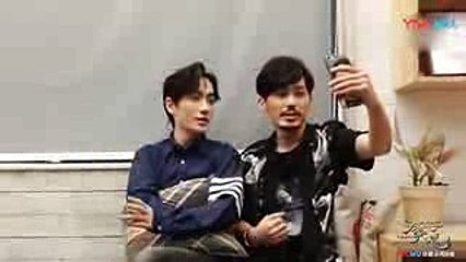 Bai Yu and Zhu Yi Long ( chinese drama Guardian) singing with Fans