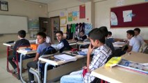 Ortaokul öğrencisi ‘Mehmetçik’ için silahlı eldiven tasarladı