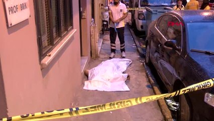 İstanbul Beyoğlu'nda Bir Kişi Kaldırımda Ölü Bulundu