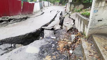 Zonguldak’ta heyelan nedeniyle yol çöktü