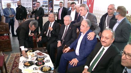 Meclis Başkanvekili Adan’a Türk bayrağı şeklinde baklava