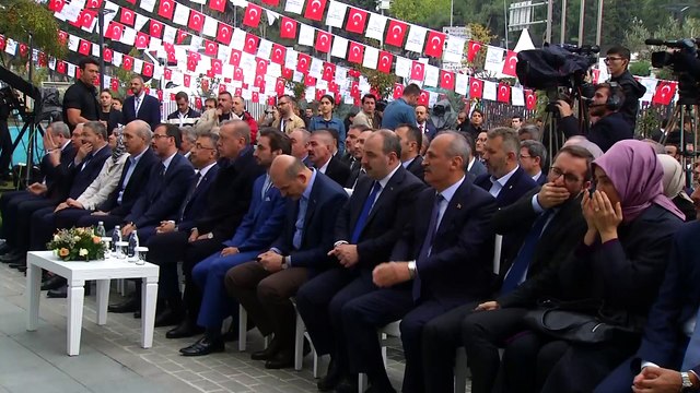 Cumhurbaşkanı Erdoğan: 'TÜGVA Genel Merkez binasının amacıyla geçlere hizmet olan diğer vakıflarımız ve derneklerimiz için de bir model teşkil edeceğine inanıyorum' (1) - İSTANBUL