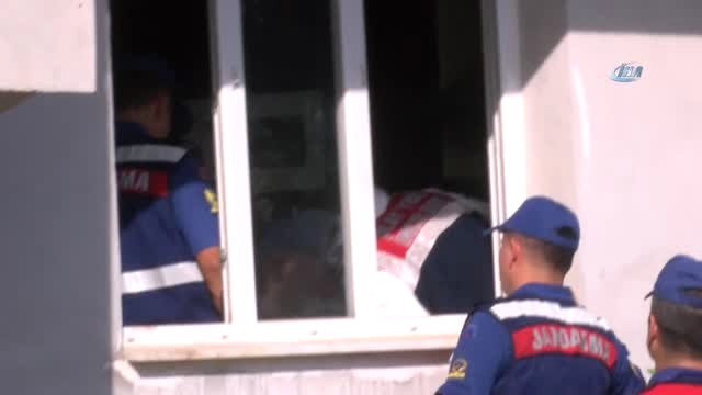 Adana'da Anne Vahşeti: Cinnet Getiren Kadın 3 Çocuğunu Bıçakla Öldürdükten Sonra İntihara Kalkıştı