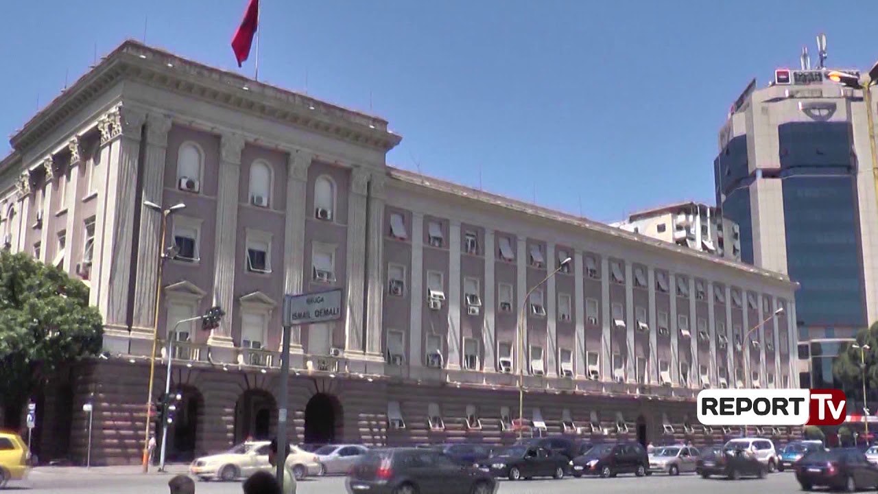 Report TV - Rezervat e shtetit/ Ja si ‘zhduken’ makinat, skafet dhe motorat e konfiskuar
