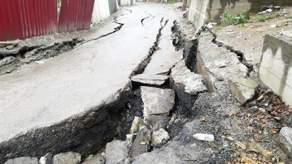 Heyelan Oldu, Yol Çöktü