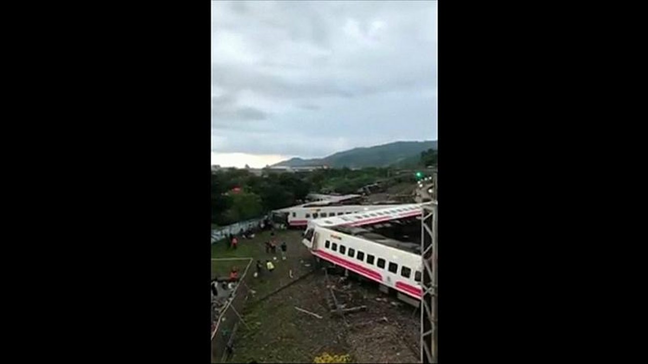 Тайвань: авария на железной дороге