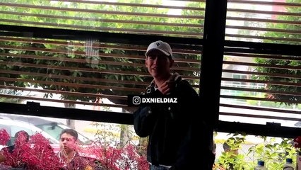 ESTA CHICA BESA A SU ABUELO EN PLENO 2018 *tienes que verlo*