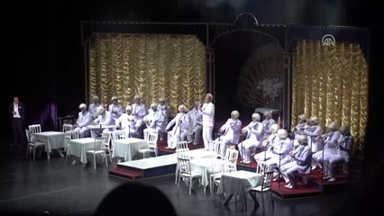 Cüneyt Arkın "Şarkılar Seni Söyler" Müzikalinde Sahne Aldı - İstanbul