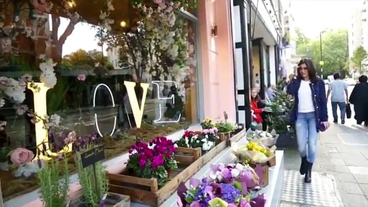 A Stroll Through London - Mehwish Hayat