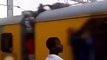 Un passager d'un train lui met une claque car il est trop près du quai