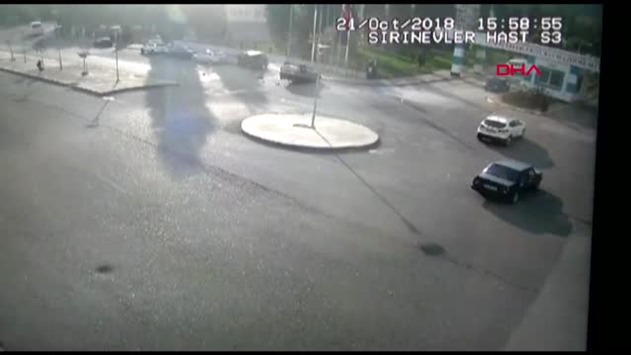 Karabük Kavşakta 3 Araçlı Zincirleme Kaza: 1 Yaralı