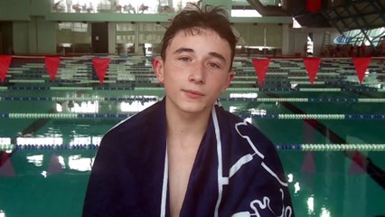 Engelleri aşarak başarılara yüzüyorlar