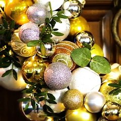 Make your own wreaths: for any occasion and in any season.  bit.ly/2aHXv3O