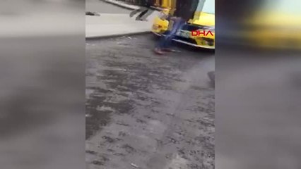 Bursa Polislerin Motosikletiyle Ticari Taksi Çarpıştı 2 Polis ile Şoför Yaralandı