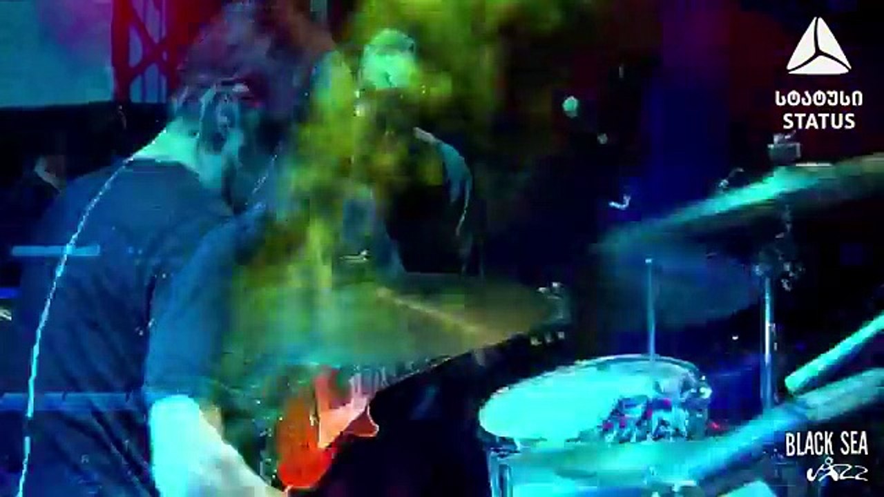 Robert Plant - Black Dog უყურე პირდაპირ Black Sea Arena-დან.