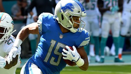 Golden Tate takes end around for a huge 30-yard gain