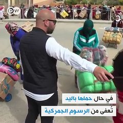 مغربيات يمارسن مهنة شاقة في صراع من أجل البقاءواقع يومي يلخص المعنى الحقيقي للتعب ..