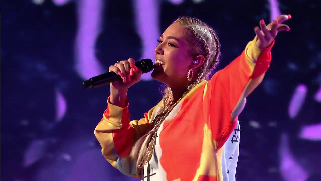 Bella Penfold sings Emeli Sande's Beneath Your Beautiful  - Live Shows Week 1 - The X Factor UK 2018-1