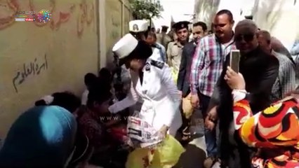 مدير أمن كفر الشيخ يوزع الهدايا على تلاميذ ذوى الاحتياجات