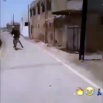 -Papa tu es où??-Je suis dans le parc-Viens vite à la maison-Impossible, je fais du vélo .-Tu as laissé ton portable non verrouillé sur la table