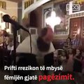 Ju a do e pagëzonit fëmijën tuaj te ky prift?