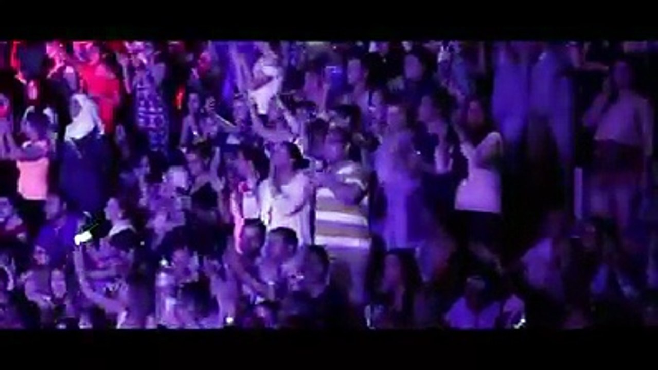 صابر الرباعي يغني كوكتيل من أغاني التراث التونسي من حفله على المسرح الأثري في قرطاج