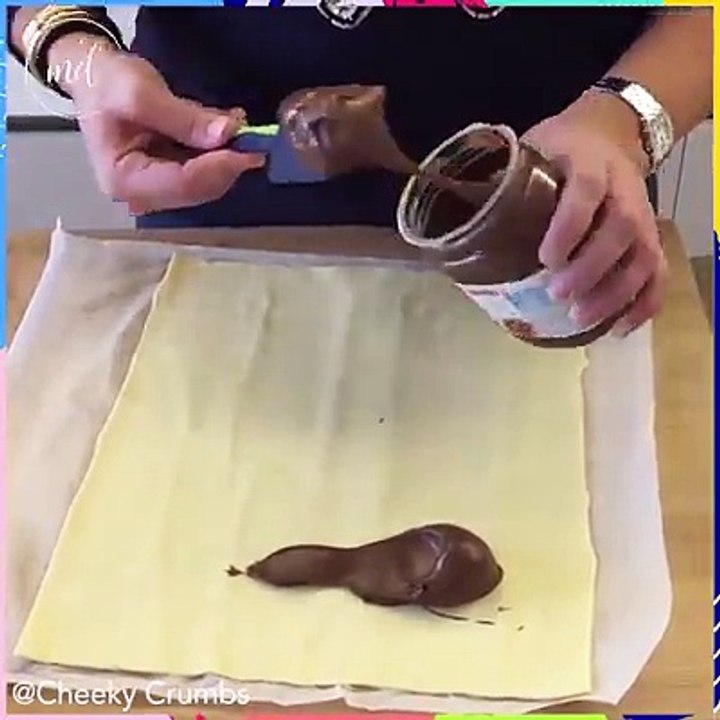 Christmas is only 9 Wednesdays away, so, why not try this Nutella Christmas Tree when the time comes