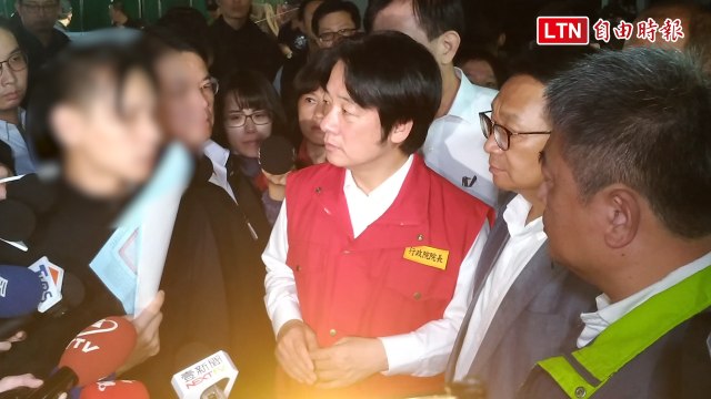 賴揆到醫院慰問普悠瑪號家屬 遇上攔路陳情