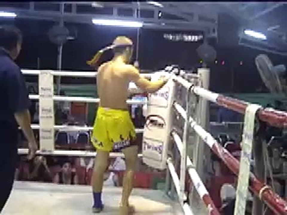 Andre(Tiger Muay Thai) wins 1st round elbow KO, May 16, 2008