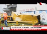 Puing-puing Jembatan Kuning Dibersihkan