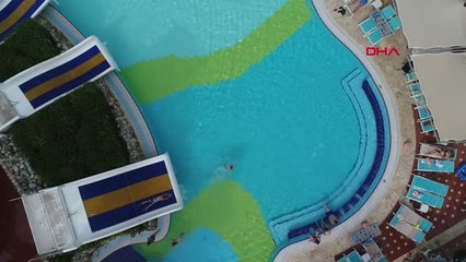 Antalya Turistler, Kemer'de Sıcak Havanın Keyfini Sürüyor
