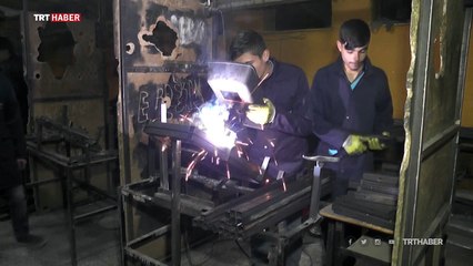 Muş'ta lise öğrencileri okul malzemeleri üretiyor